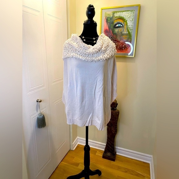 Dolce Cabo cowl neck poncho in off white w/ sparkling collar w/ gold sequins ✨ - Picture 3 of 10